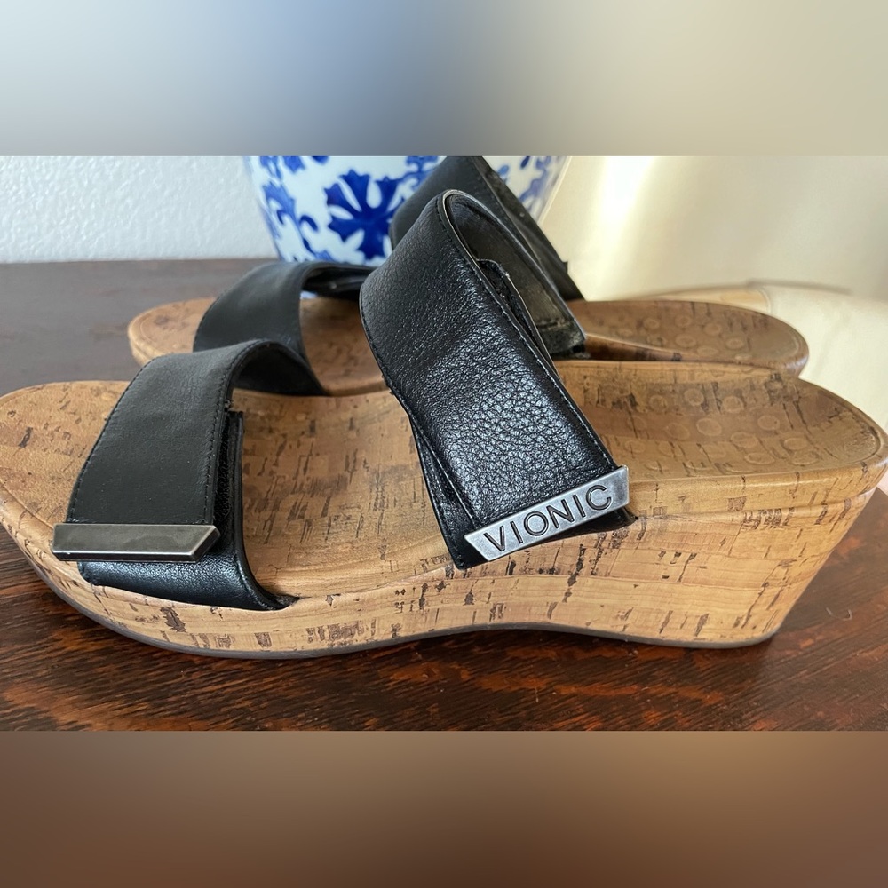 VIONIC Black Pepper Size 9 Sandals with Cork Platform Sole + Adjustable Straps